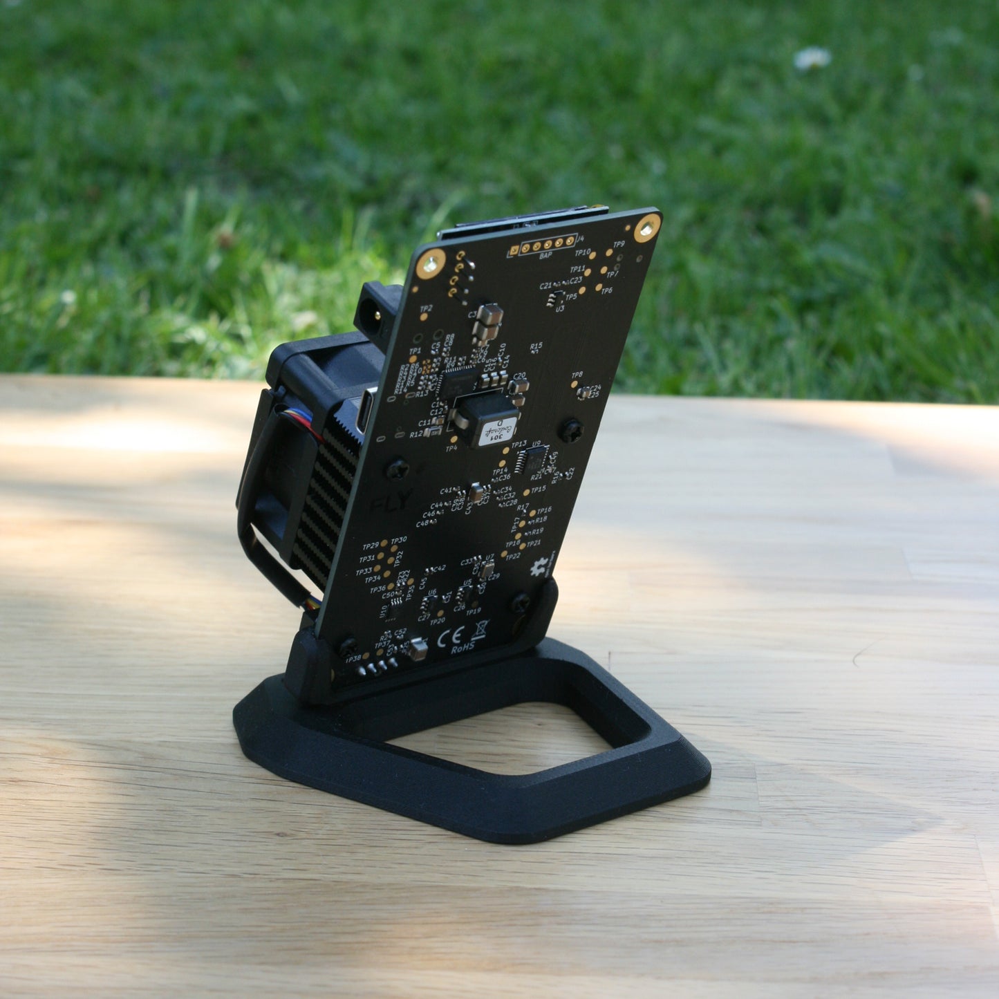 Bitaxe 601 Gamma mit BT Standfuß (schwarz)